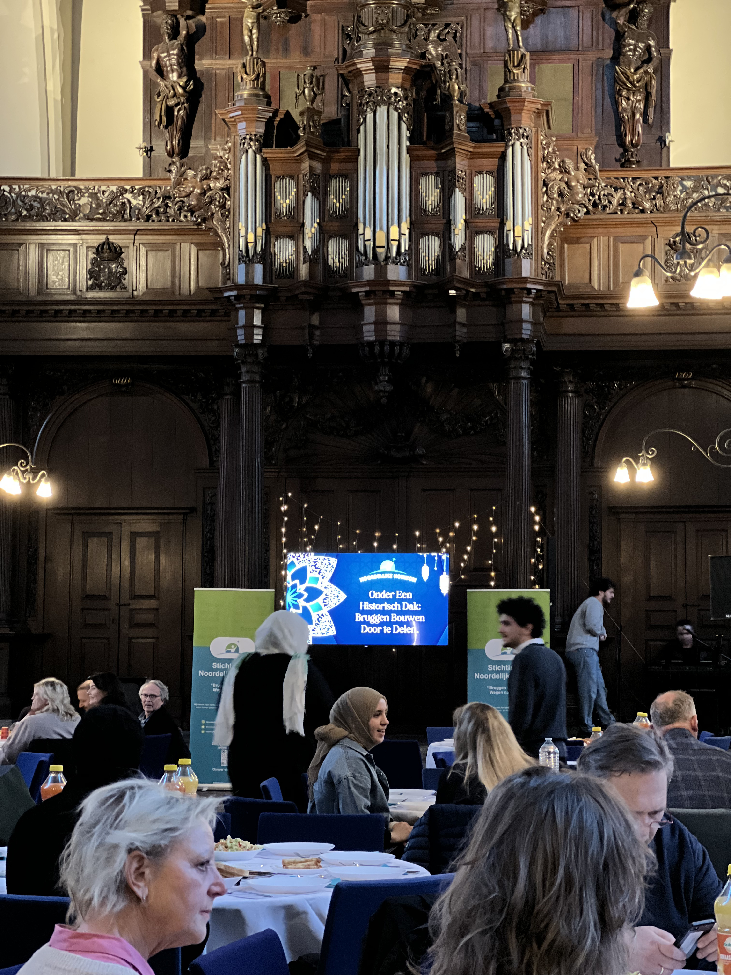 Samen beleefd: indrukken en reacties op de gezamenlijke iftar in Der Aa-Kerk - 1